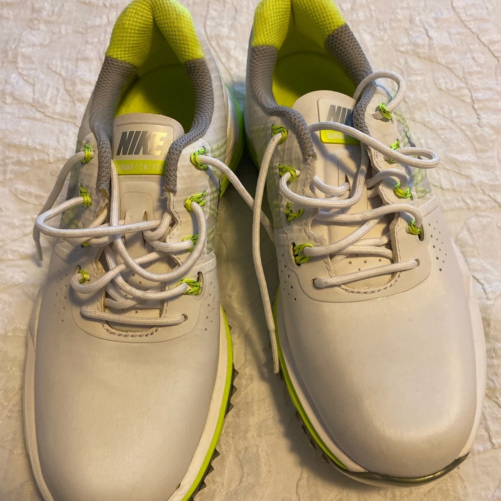 Nike Lunar woman’s golf shoe- NWOT. Size 5